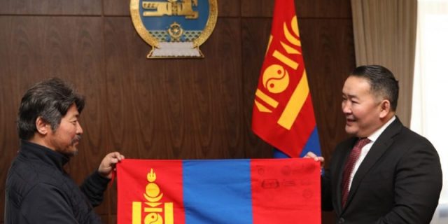 Антарктид тивд 10 жил мандсан ТӨРИЙН ДАЛБАА эх орондоо ирлээ