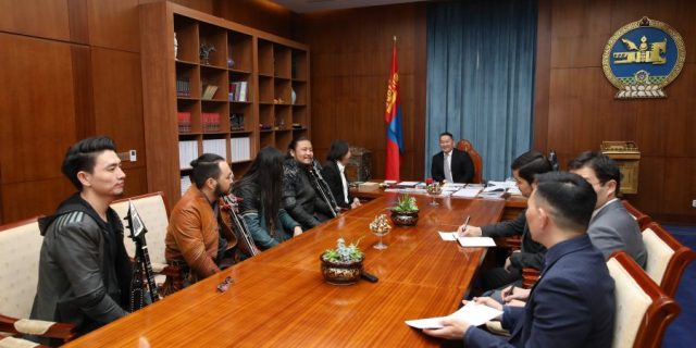 Хүннү Рок урсгалыг дэлгэрүүлэгч “THE HU” хамтлагийнхантай уулзав