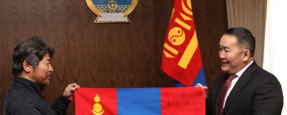 Антарктид тивд 10 жил мандсан ТӨРИЙН ДАЛБАА эх орондоо ирлээ | Хилийн ...