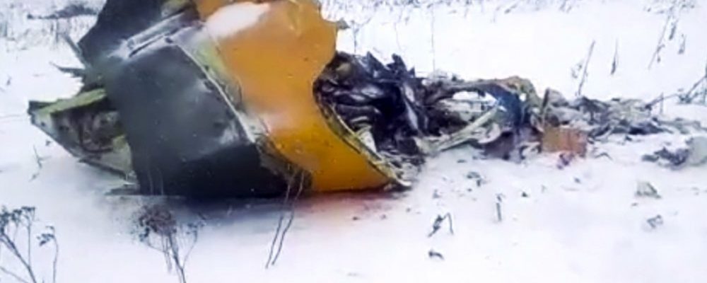 БИЧЛЭГ: Оросын нисэх онгоц осолдож, 71 хүн амь эрсэджээ