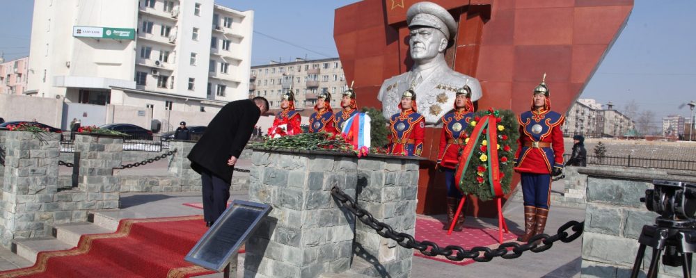 БНМАУ-ын хошой баатар, Маршал Г.К.Жуковын хөшөөнд цэцэг өргөж, хүндэтгэл үзүүлэв