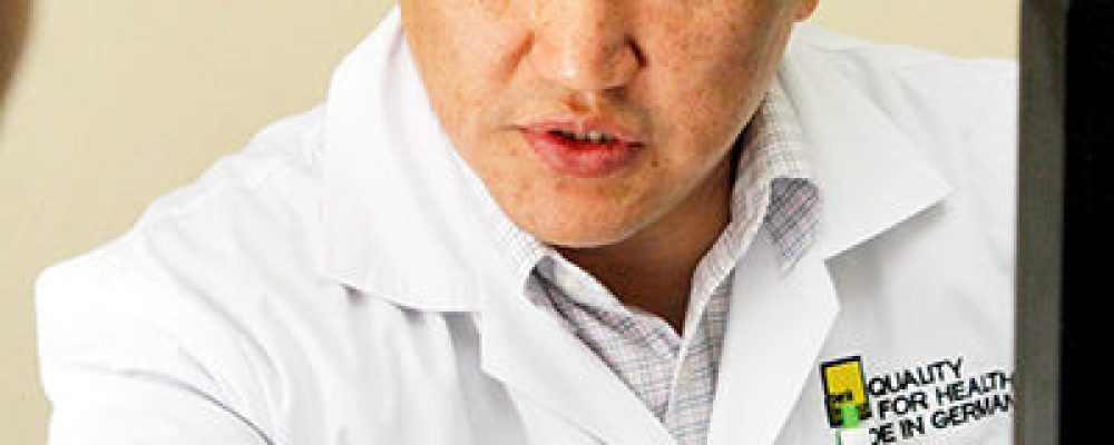 Монголдоо “элэгний” гэж алдаршсан Ж.Чинбүрэн Францын мэс заслын академийн ХҮНДЭТ ГИШҮҮН боллоо